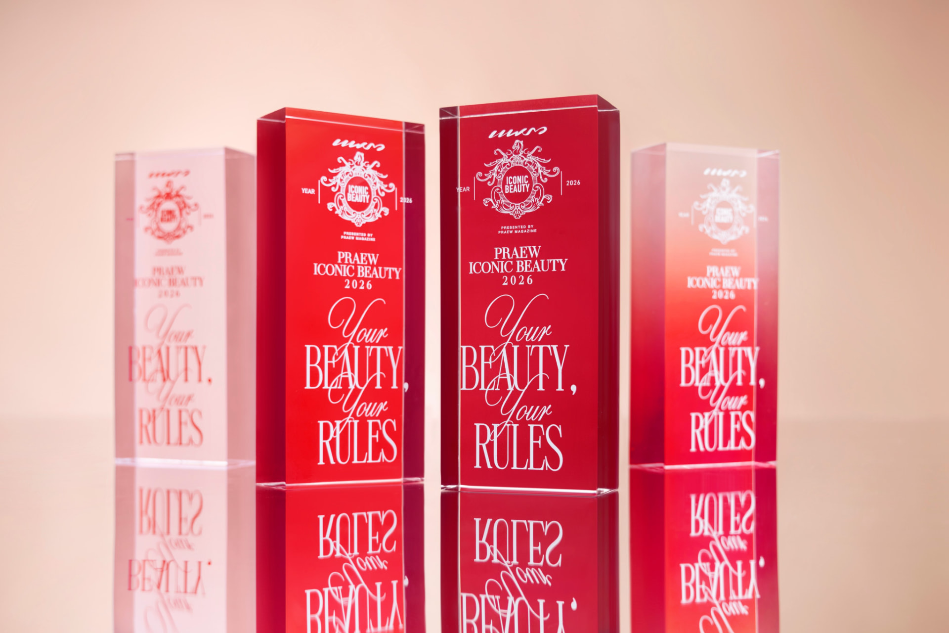 ถ้วยรางวัล PRAEW ICONIC BEAUTY 2026