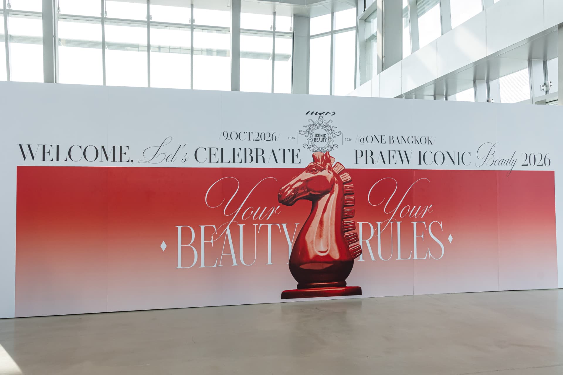 ผนังต้อนรับงาน PRAEW ICONIC BEAUTY 2026 ณ One Bangkok