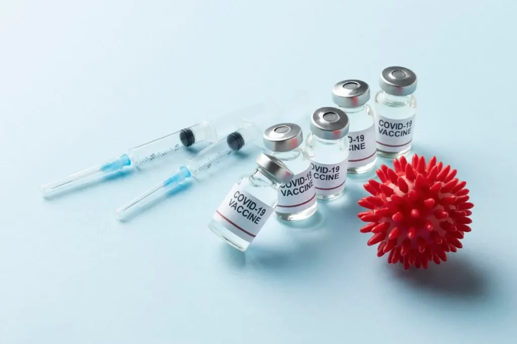 วัคซีนโควิด (COVID-19 Vaccine) คืออะไร? มีข้อดีข้อเสียอย่างไร?