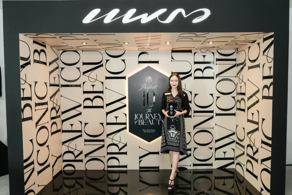 ตัวแทนทีมผู้บริหาร LINNA Clinic รับรางวัล “The Best HIFU Technique for Skin Lifting”