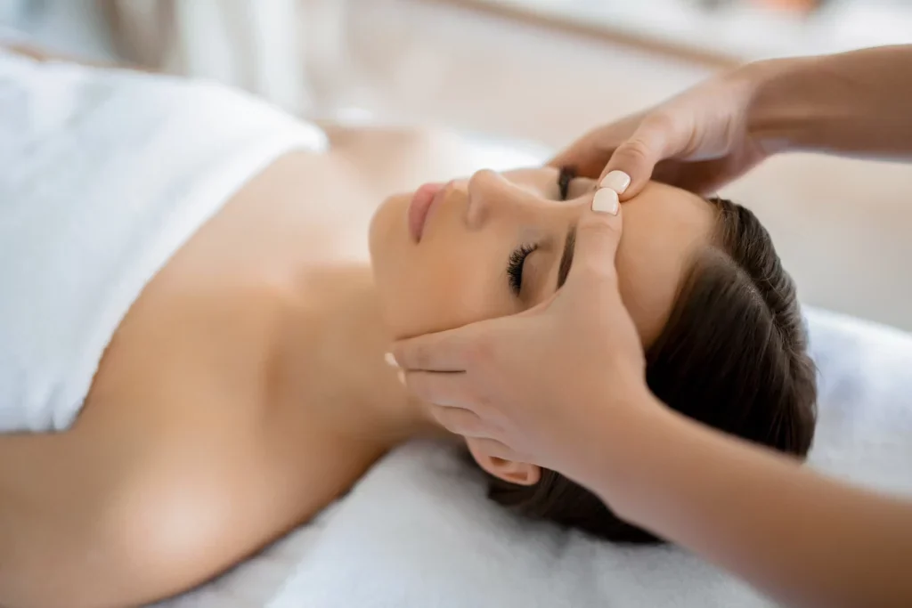 Lymphatic Drainage คืออะไร？ช่วยเรื่องไหนบ้าง และข้อควรรู้ก่อนตัดสินใจทำ