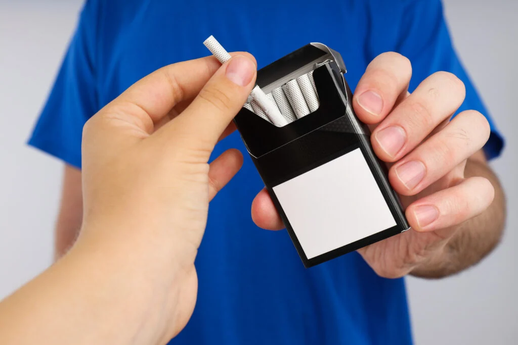 สูบบุหรี่ หรือ บุหรี่ไฟฟ้า ทำให้มีสารพิษโลหะหนักตกค้างในร่างกาย เสี่ยงโรคอะไรบ้าง? และป้องกันอย่างไร?
