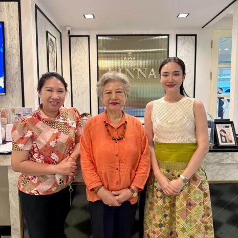 ศาสตราจารย์ แพทย์หญิง จิรพร เหล่าธรรมทัศน์ คณบดี